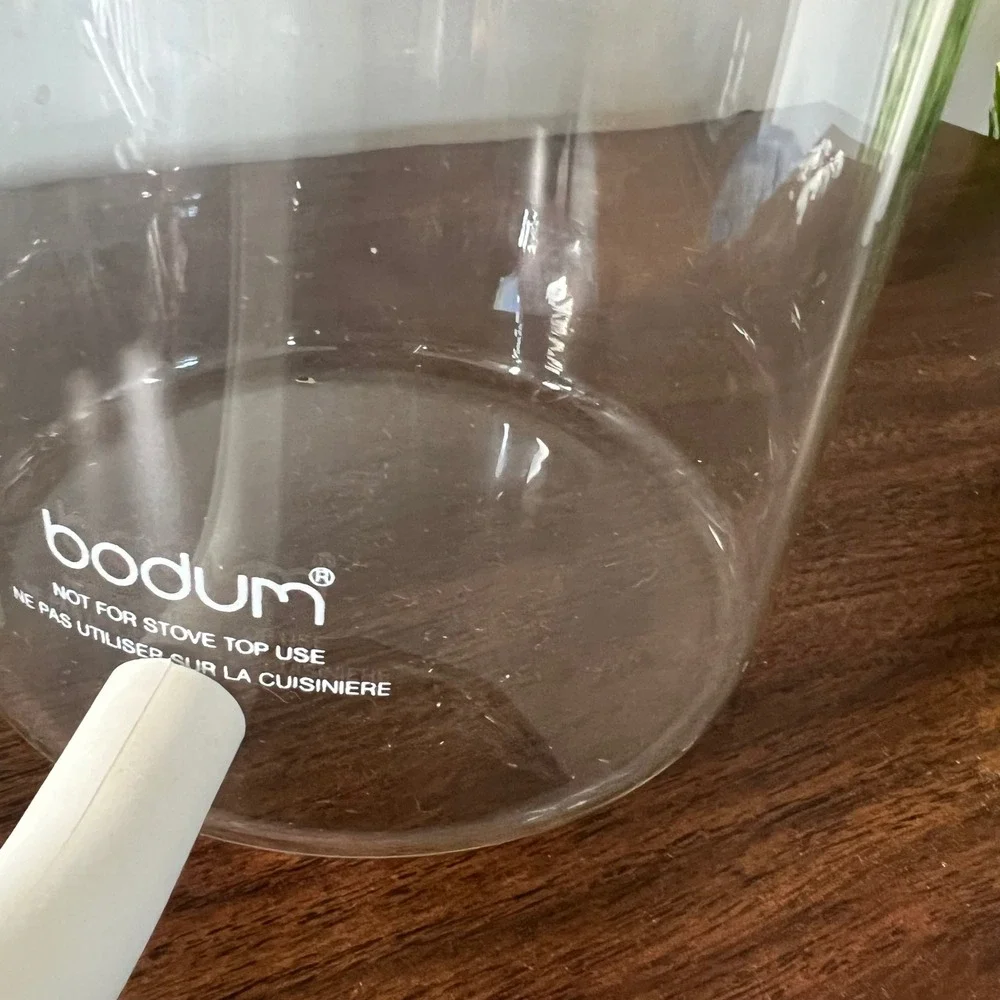 Bodum Glass Teapot with White Handle and Lid‎ Minimalist Clear Carafe 34oz